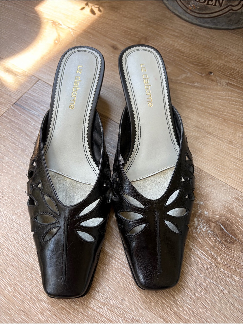 Vintage Liz Claiborne Flex Black Leather Cutout Mules – Y2K Kitten Heel size 7